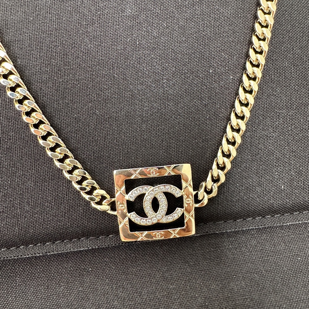 CHANEL Square Crystal CC Choker - Picture 3 of 7